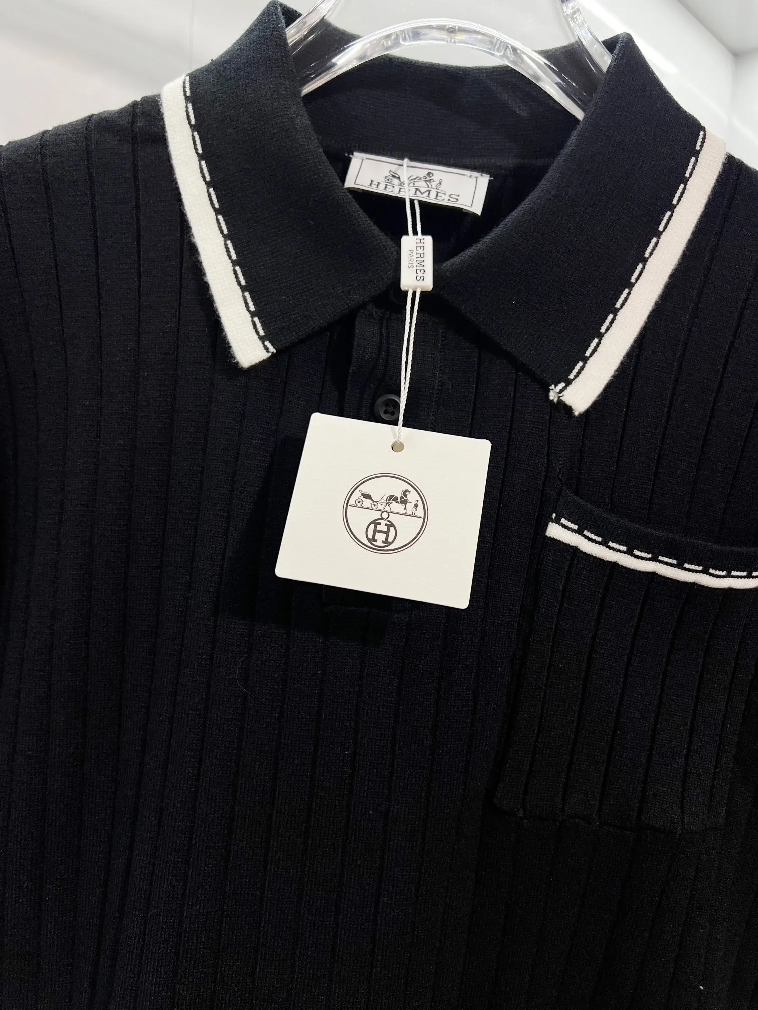 HERMES/ New Arrival T ， ， ， Breathable Polo ！ ， Polo ，Classic ， Versatile ， ， ！， ， Breathable， ， ， ， ， Premium ！ :White.Black. Size:M-3XL